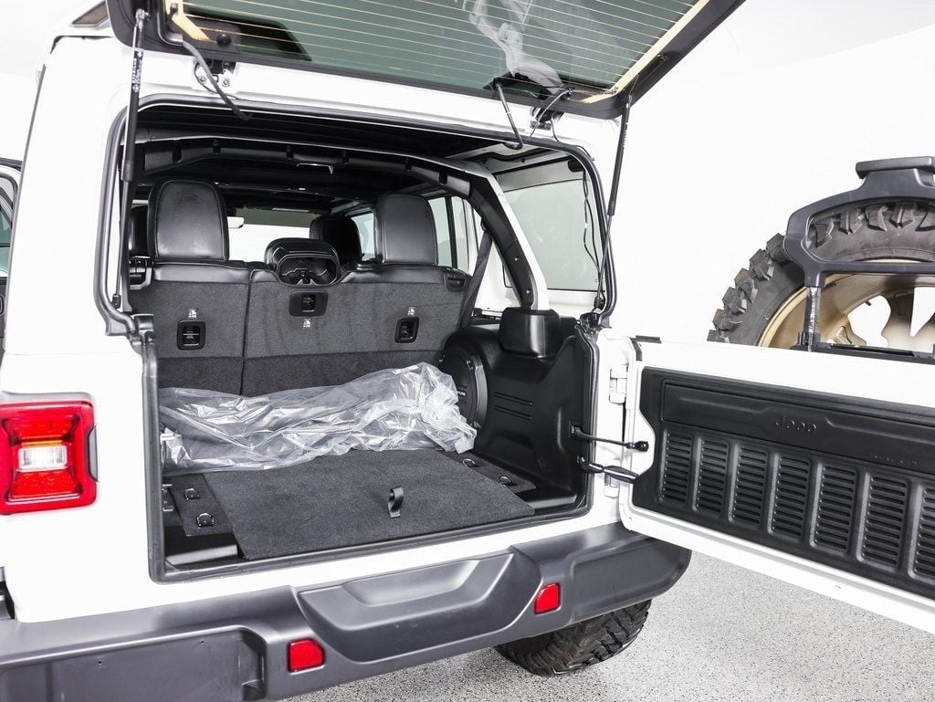 2025 Jeep Wrangler Sahara - 22934388 - 7