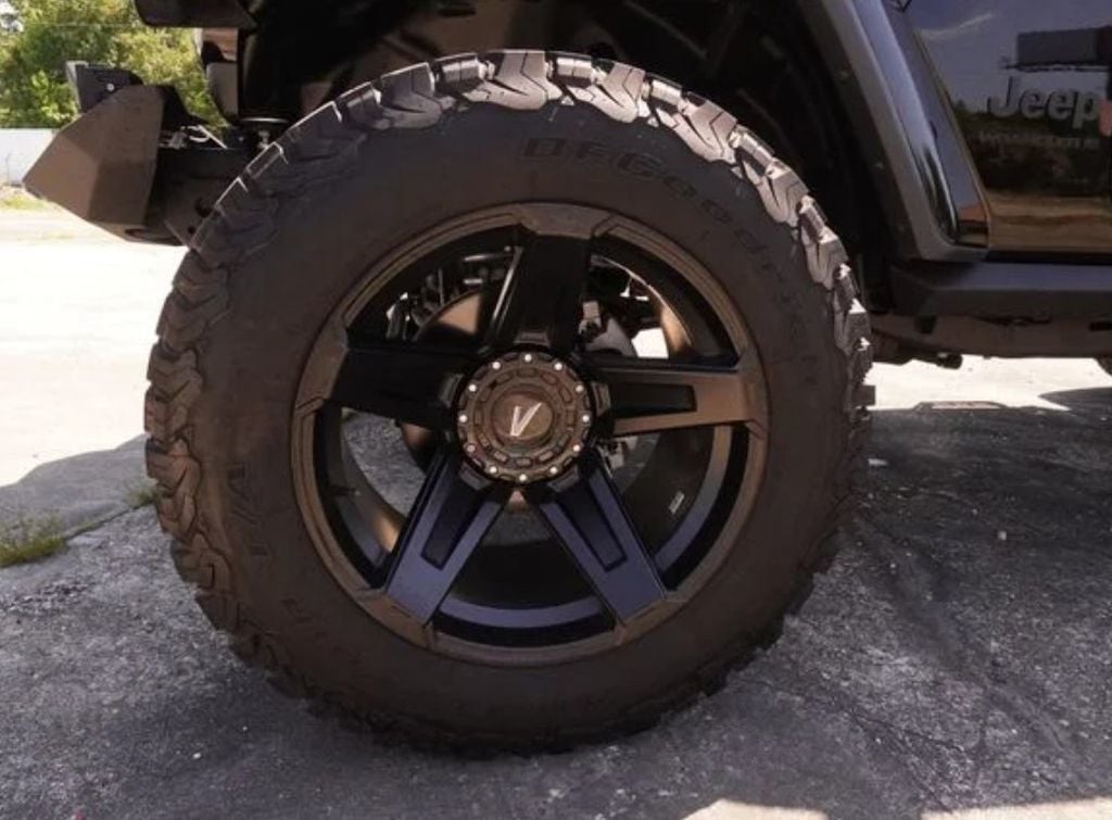 2025 Jeep Wrangler Sahara - 23048260 - 9