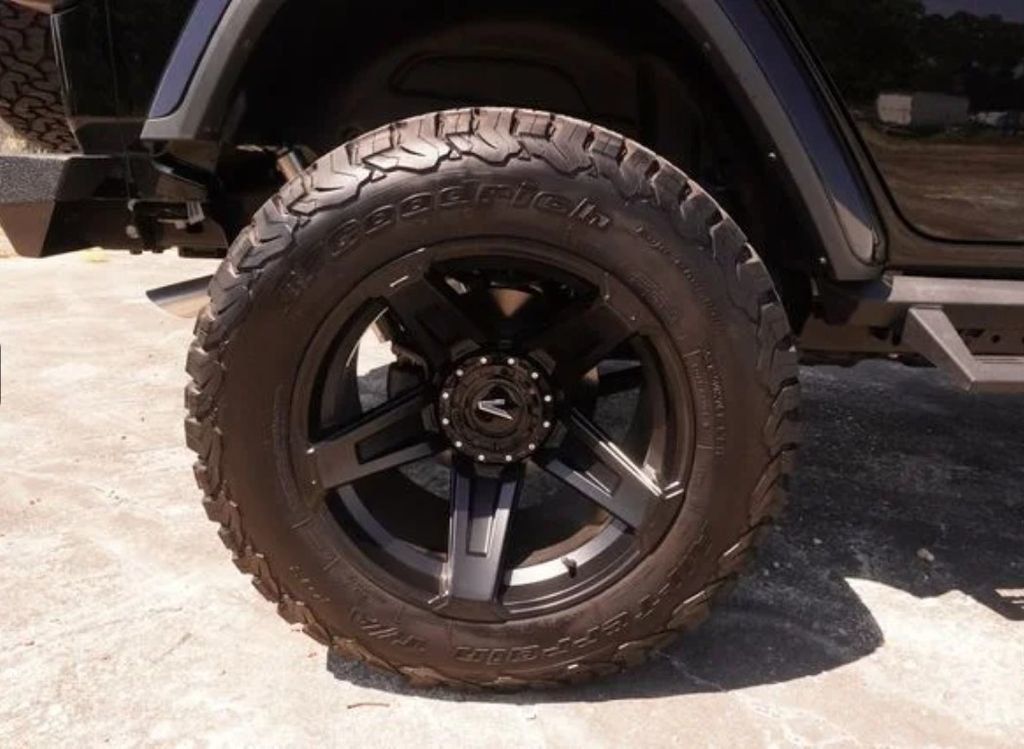 2025 Jeep Wrangler Sahara - 23048260 - 11