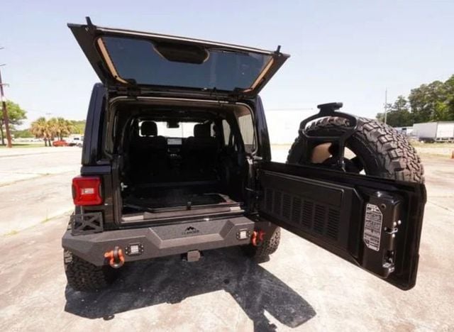 2025 Jeep Wrangler Sahara - 23048260 - 18