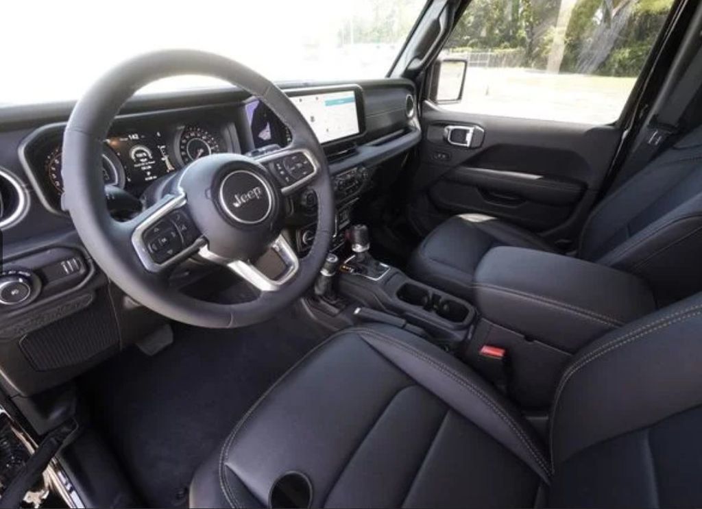 2025 Jeep Wrangler Sahara - 23048260 - 20
