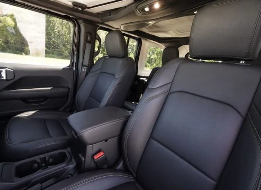 2025 Jeep Wrangler Sahara - 23048260 - 21