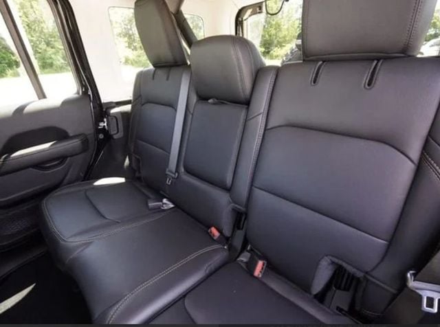 2025 Jeep Wrangler Sahara - 23048260 - 22
