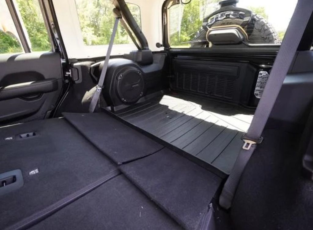 2025 Jeep Wrangler Sahara - 23048260 - 25