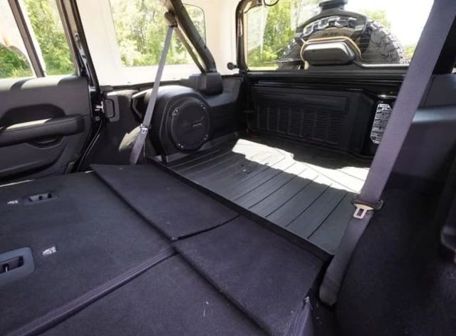 2025 Jeep Wrangler Sahara - 23048260 - 25