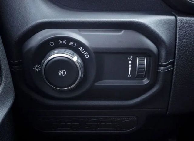 2025 Jeep Wrangler Sahara - 23048260 - 26