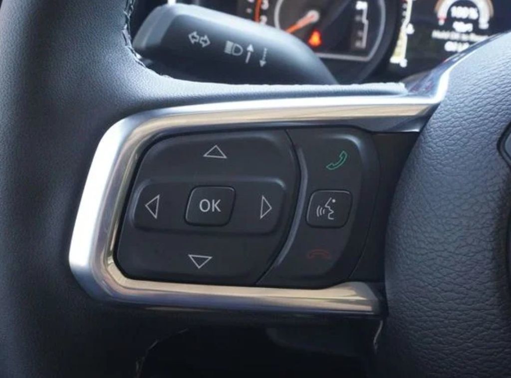 2025 Jeep Wrangler Sahara - 23048260 - 27