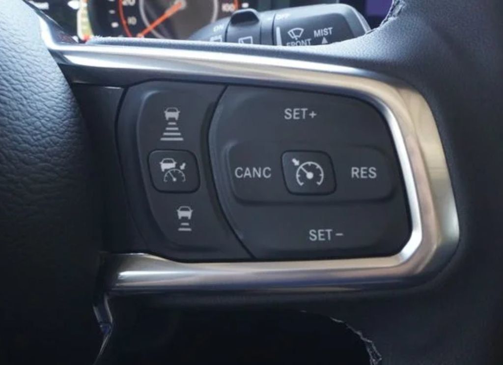 2025 Jeep Wrangler Sahara - 23048260 - 28