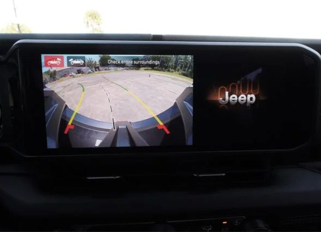 2025 Jeep Wrangler Sahara - 23048260 - 30