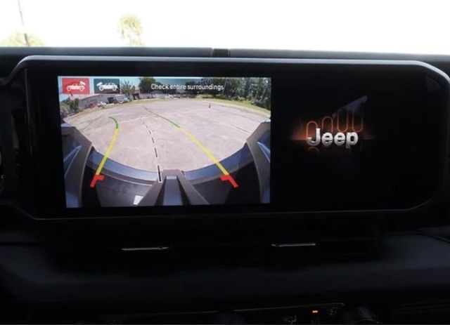 2025 Jeep Wrangler Sahara - 23048260 - 30