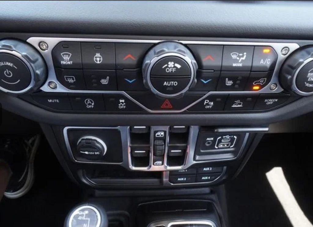 2025 Jeep Wrangler Sahara - 23048260 - 31