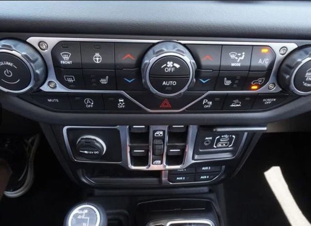 2025 Jeep Wrangler Sahara - 23048260 - 31