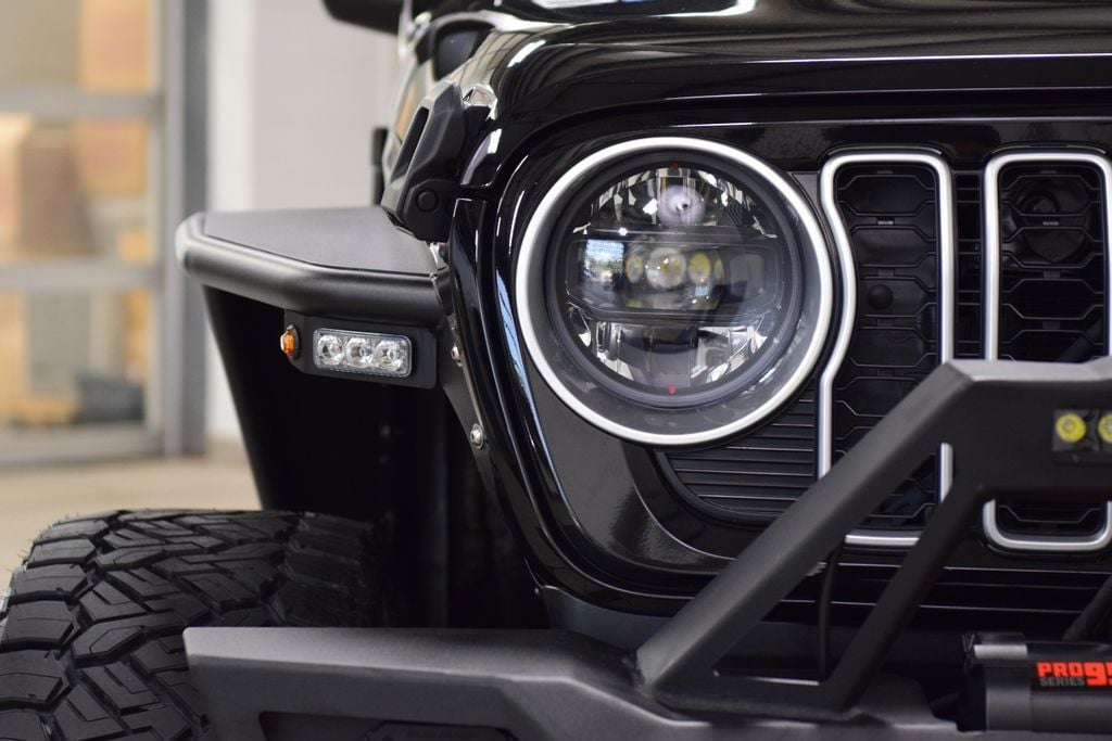 2025 Jeep Wrangler Sahara - 23061451 - 9