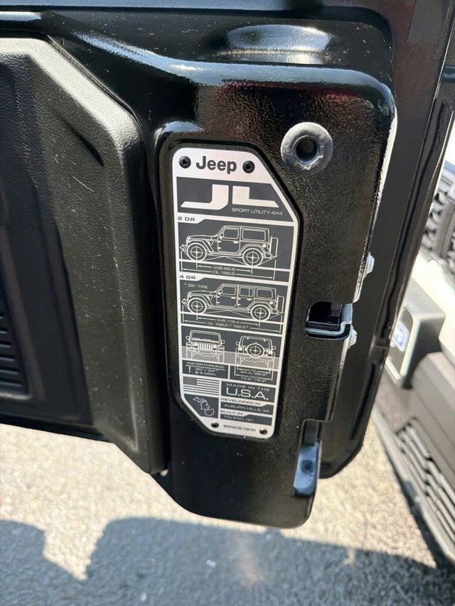 2025 Jeep Wrangler Sahara - 23061451 - 11