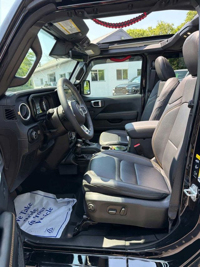 2025 Jeep Wrangler Sahara - 23061451 - 13