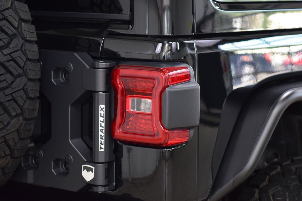 2025 Jeep Wrangler Sahara - 23061451 - 16