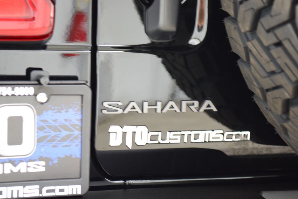2025 Jeep Wrangler Sahara - 23061451 - 19
