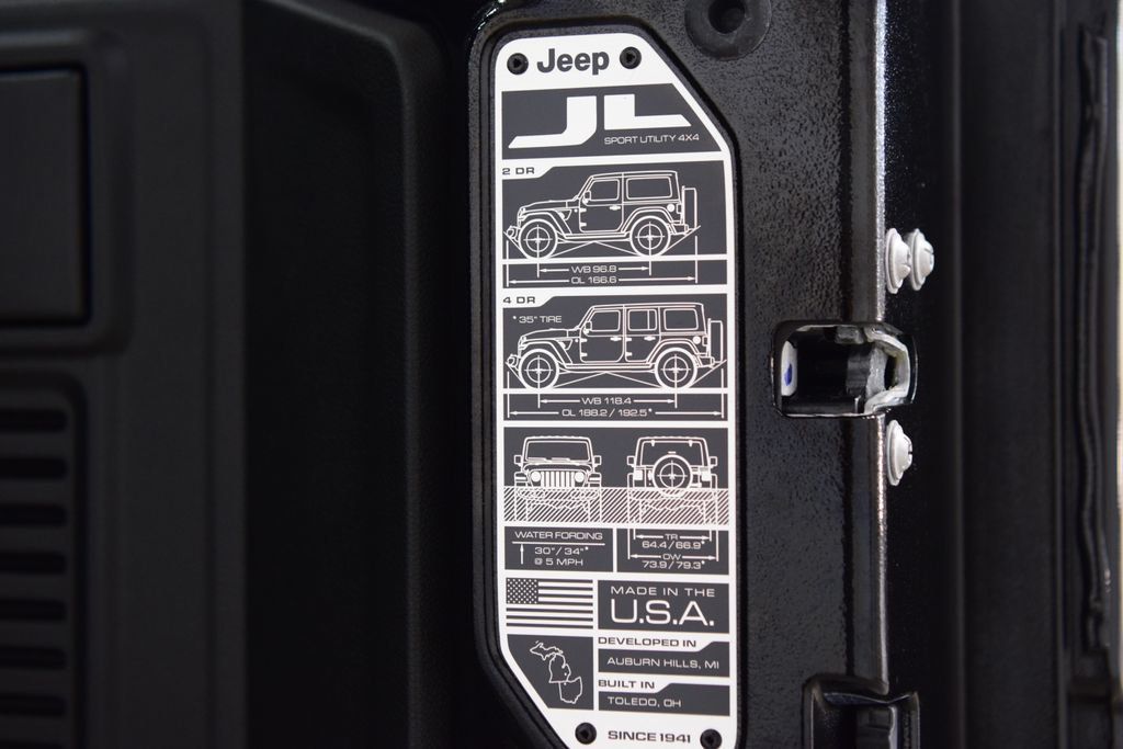 2025 Jeep Wrangler Sahara - 23061451 - 22