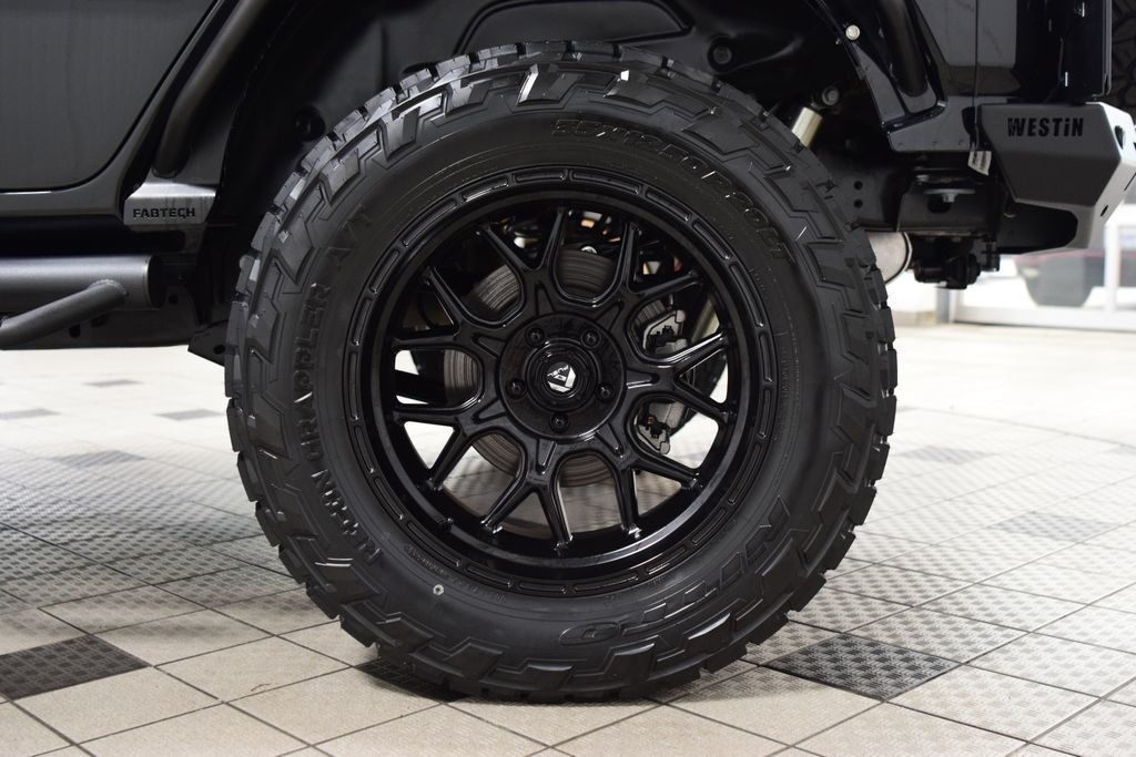 2025 Jeep Wrangler Sahara - 23061451 - 24