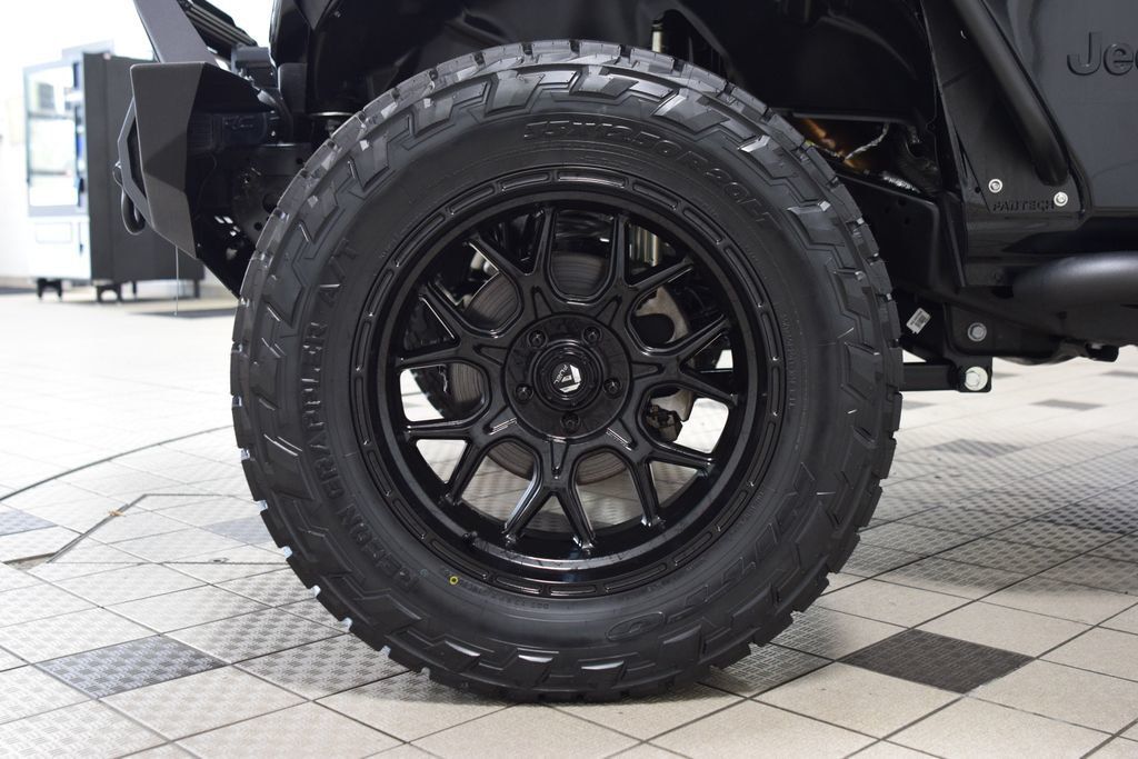 2025 Jeep Wrangler Sahara - 23061451 - 25