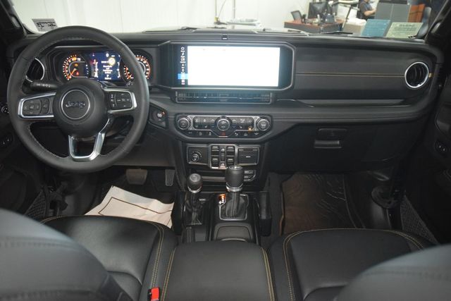 2025 Jeep Wrangler Sahara - 23061451 - 28