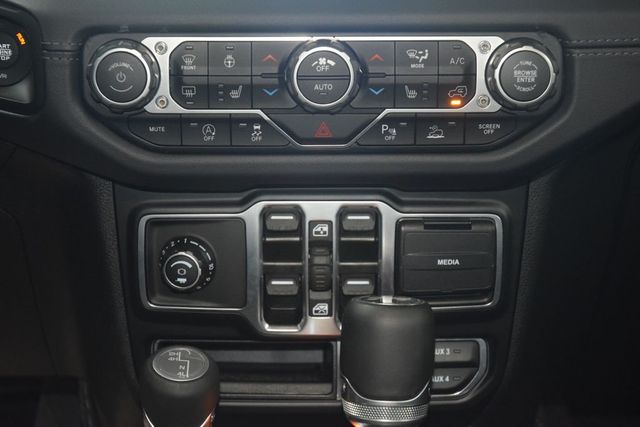2025 Jeep Wrangler Sahara - 23061451 - 30