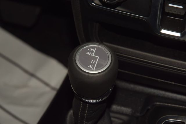 2025 Jeep Wrangler Sahara - 23061451 - 32