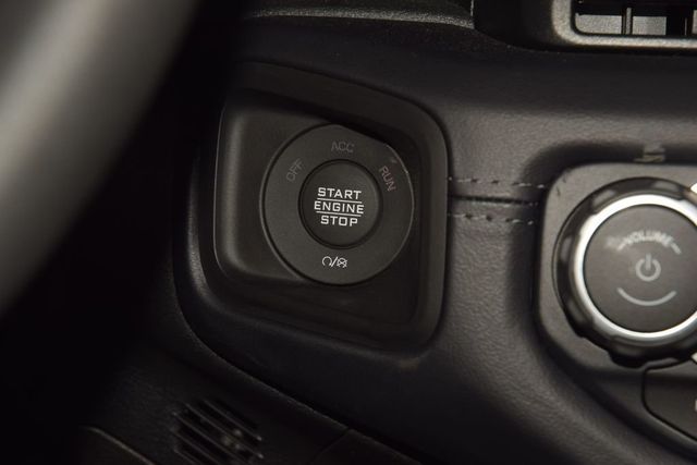 2025 Jeep Wrangler Sahara - 23061451 - 33