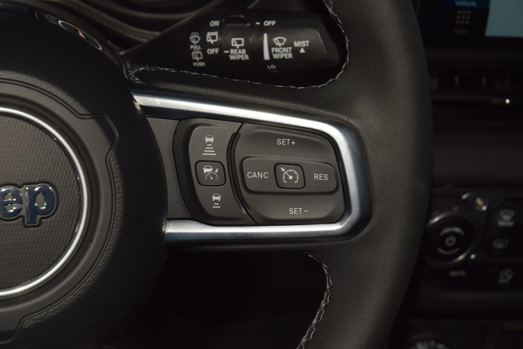 2025 Jeep Wrangler Sahara - 23061451 - 36