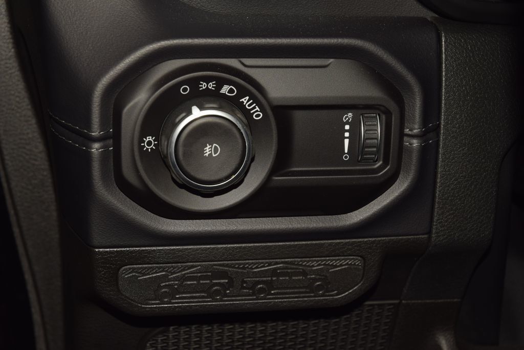 2025 Jeep Wrangler Sahara - 23061451 - 37
