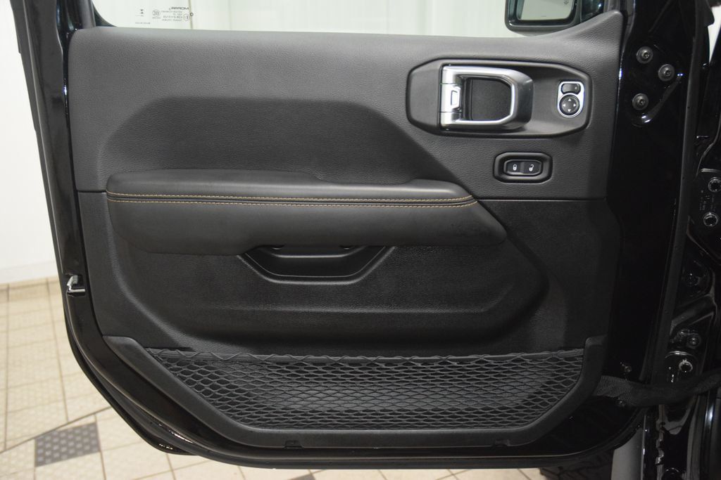 2025 Jeep Wrangler Sahara - 23061451 - 44