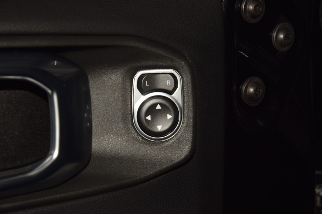2025 Jeep Wrangler Sahara - 23061451 - 45