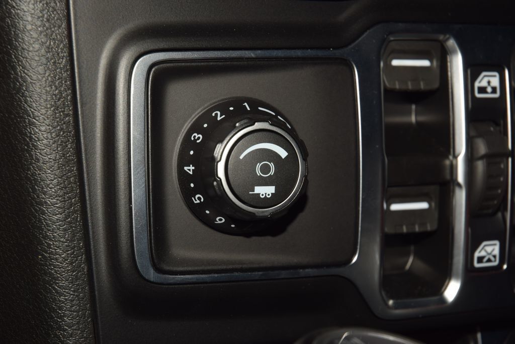 2025 Jeep Wrangler Sahara - 23061451 - 49