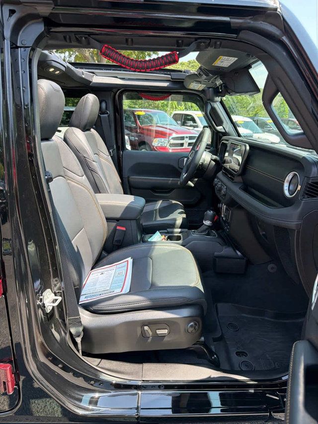 2025 Jeep Wrangler Sahara - 23061451 - 8