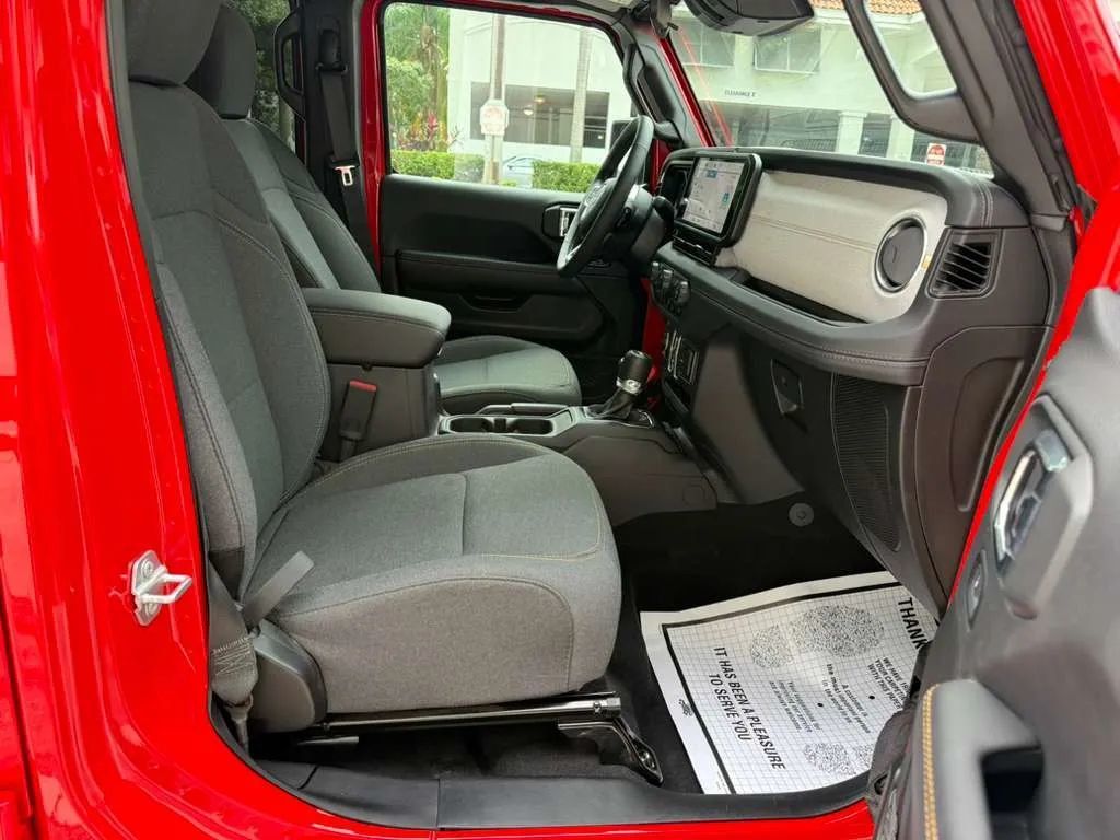 2025 Jeep Wrangler Sahara 4 Door 4x4 - 22952910 - 12