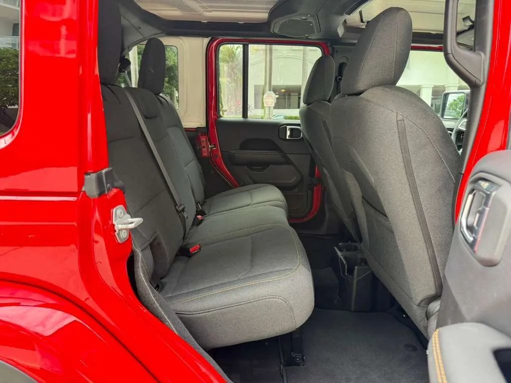 2025 Jeep Wrangler Sahara 4 Door 4x4 - 22952910 - 14