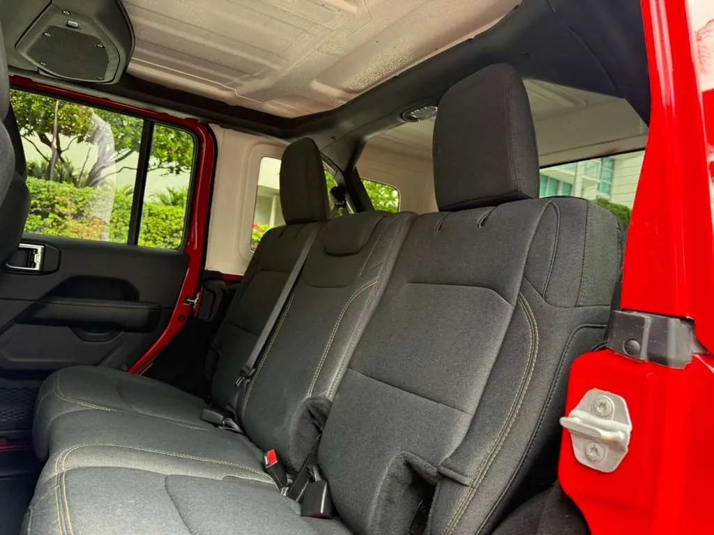 2025 Jeep Wrangler Sahara 4 Door 4x4 - 22952910 - 16