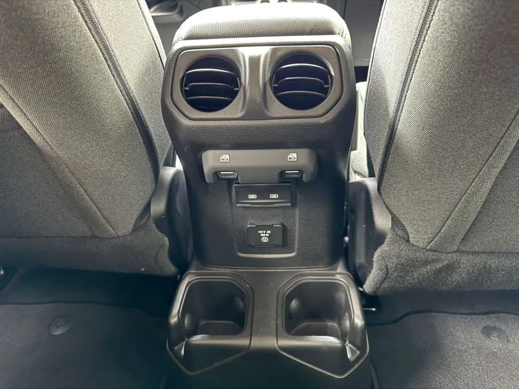 2025 Jeep Wrangler Sahara 4 Door 4x4 - 22952910 - 18