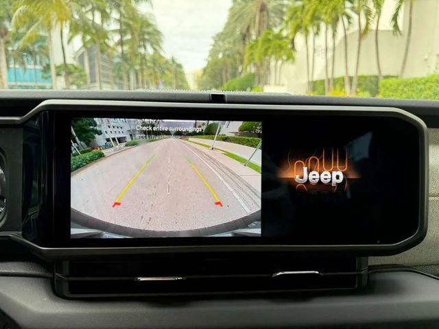 2025 Jeep Wrangler Sahara 4 Door 4x4 - 22952910 - 24