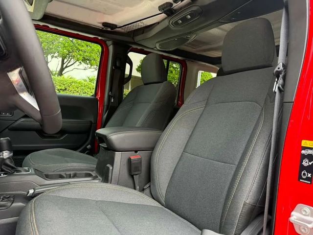 2025 Jeep Wrangler Sahara 4 Door 4x4 - 22952910 - 29