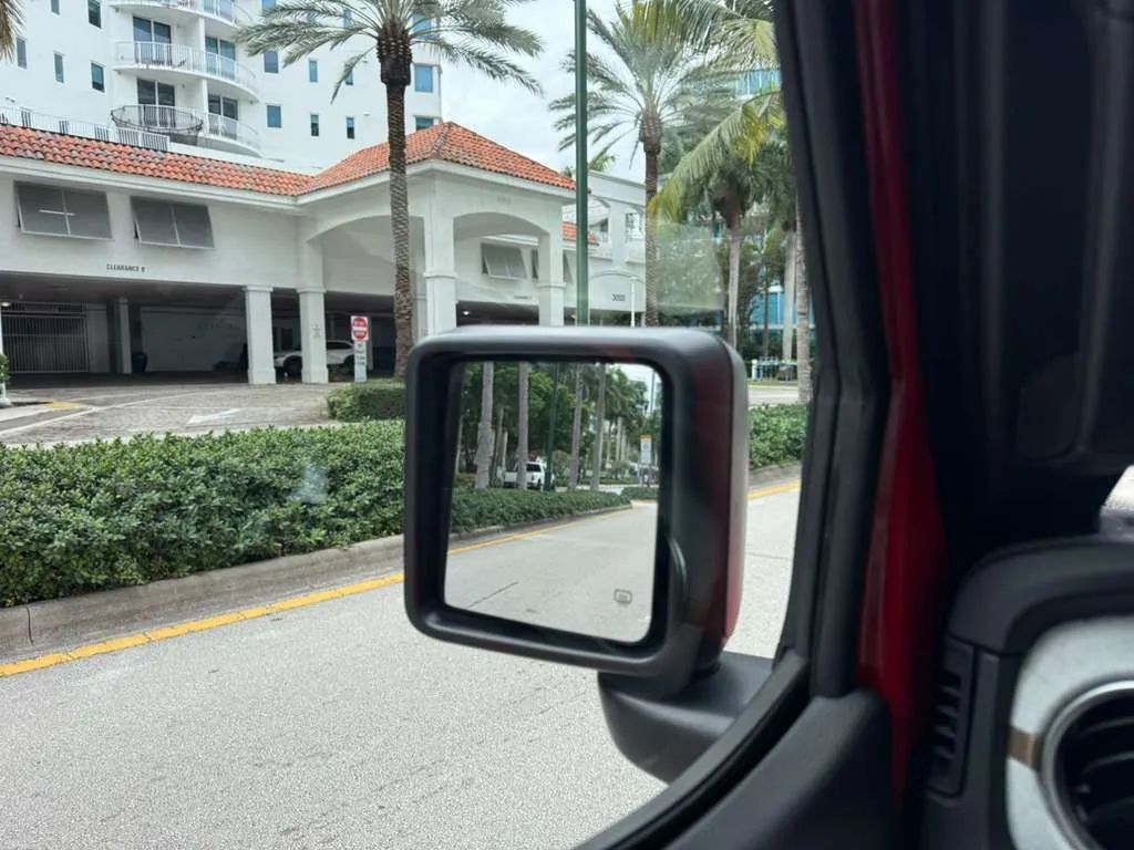 2025 Jeep Wrangler Sahara 4 Door 4x4 - 22952910 - 30