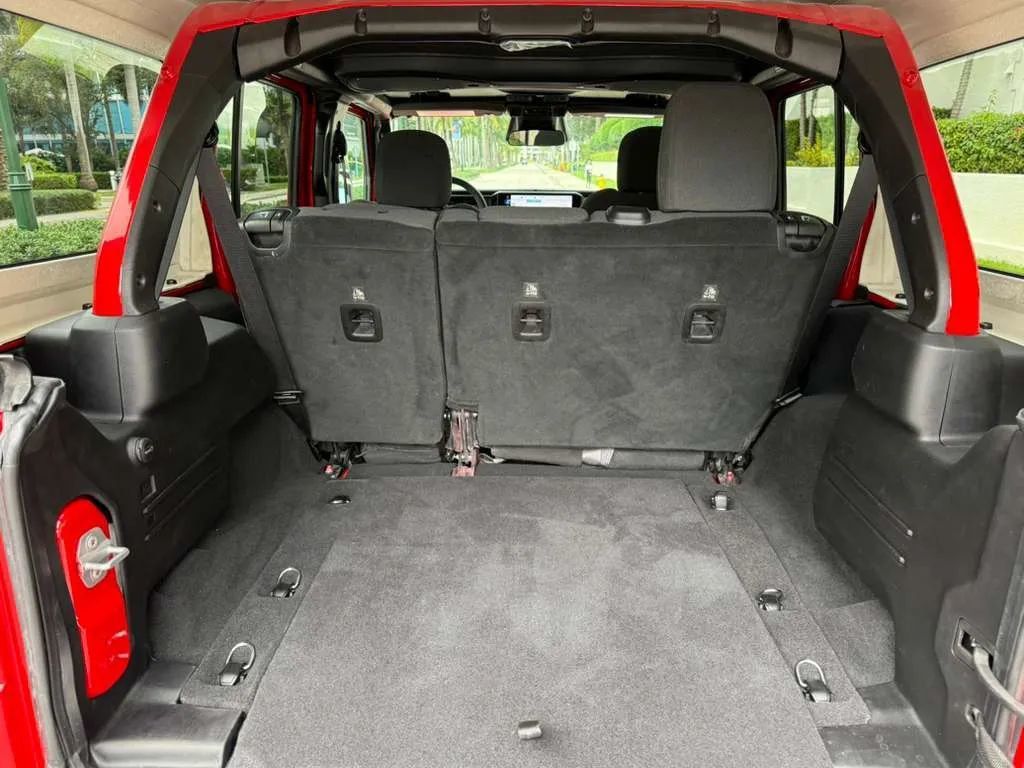 2025 Jeep Wrangler Sahara 4 Door 4x4 - 22952910 - 8