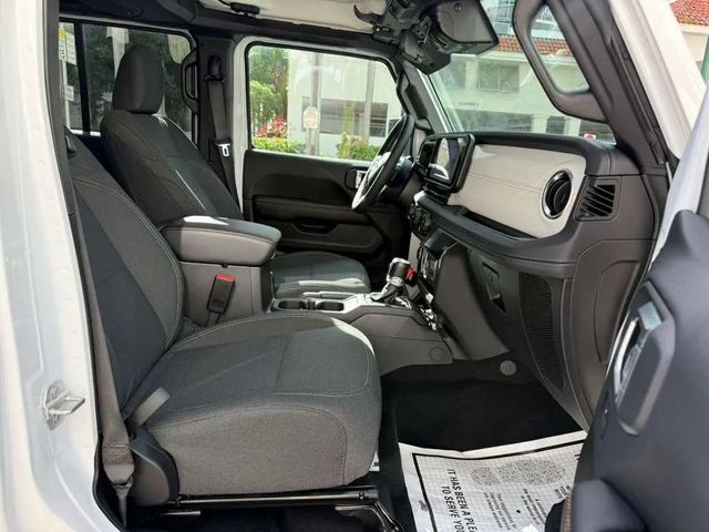 2025 Jeep Wrangler Sahara 4 Door 4x4 - 22961172 - 13