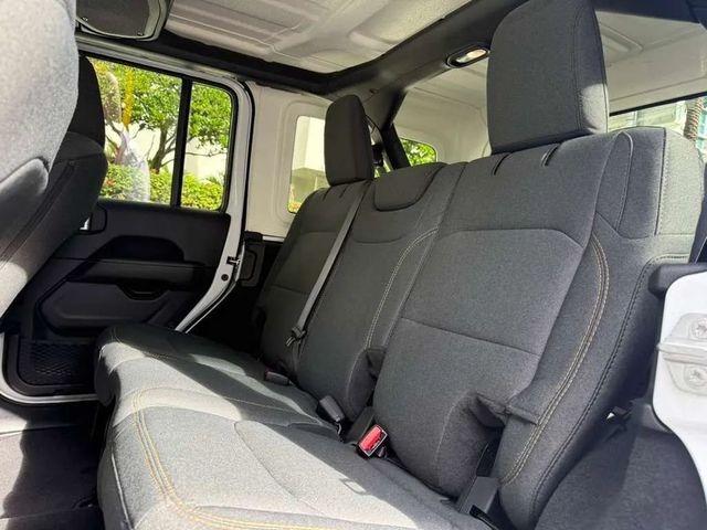 2025 Jeep Wrangler Sahara 4 Door 4x4 - 22961172 - 17