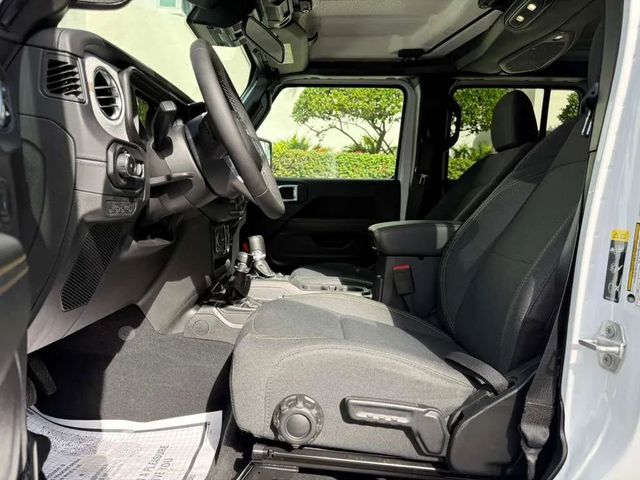 2025 Jeep Wrangler Sahara 4 Door 4x4 - 22961172 - 19