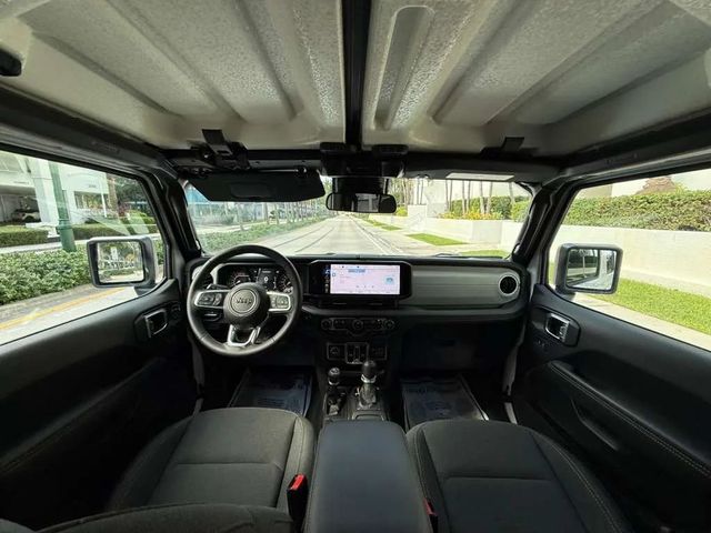 2025 Jeep Wrangler Sahara 4 Door 4x4 - 22961172 - 24
