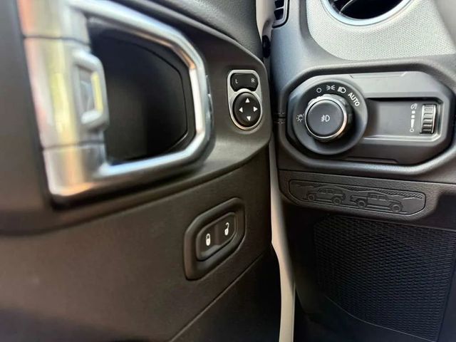 2025 Jeep Wrangler Sahara 4 Door 4x4 - 22961172 - 30