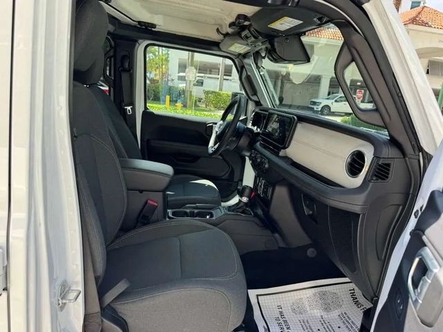 2025 Jeep Wrangler Sahara 4 Door 4x4 - 23004437 - 10