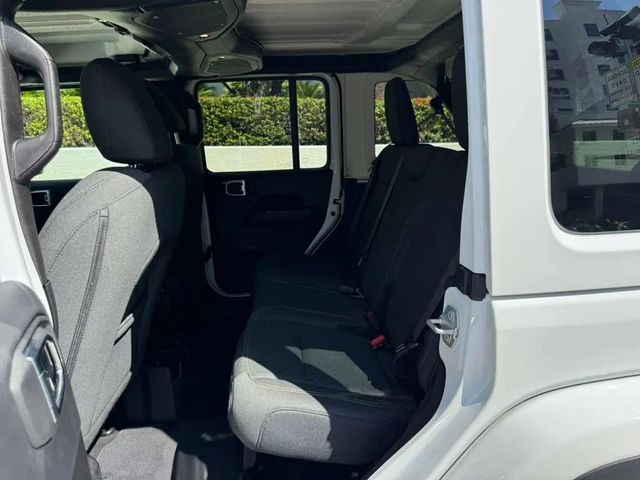 2025 Jeep Wrangler Sahara 4 Door 4x4 - 23004437 - 13