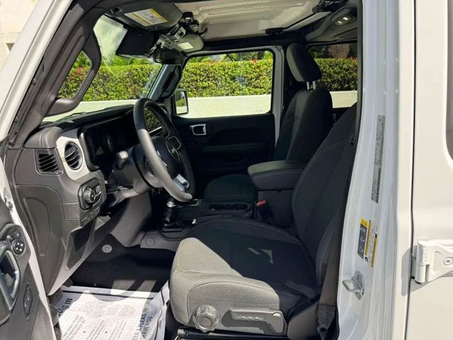 2025 Jeep Wrangler Sahara 4 Door 4x4 - 23004437 - 14